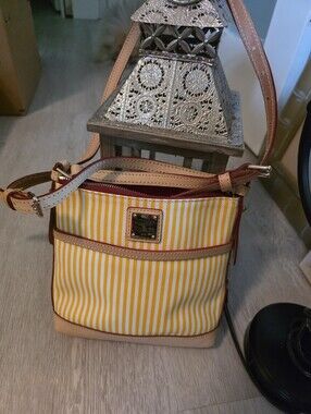 **NEW**DOONEY + BOURKE Yellow stripe Letter Carrier leather Crossbody